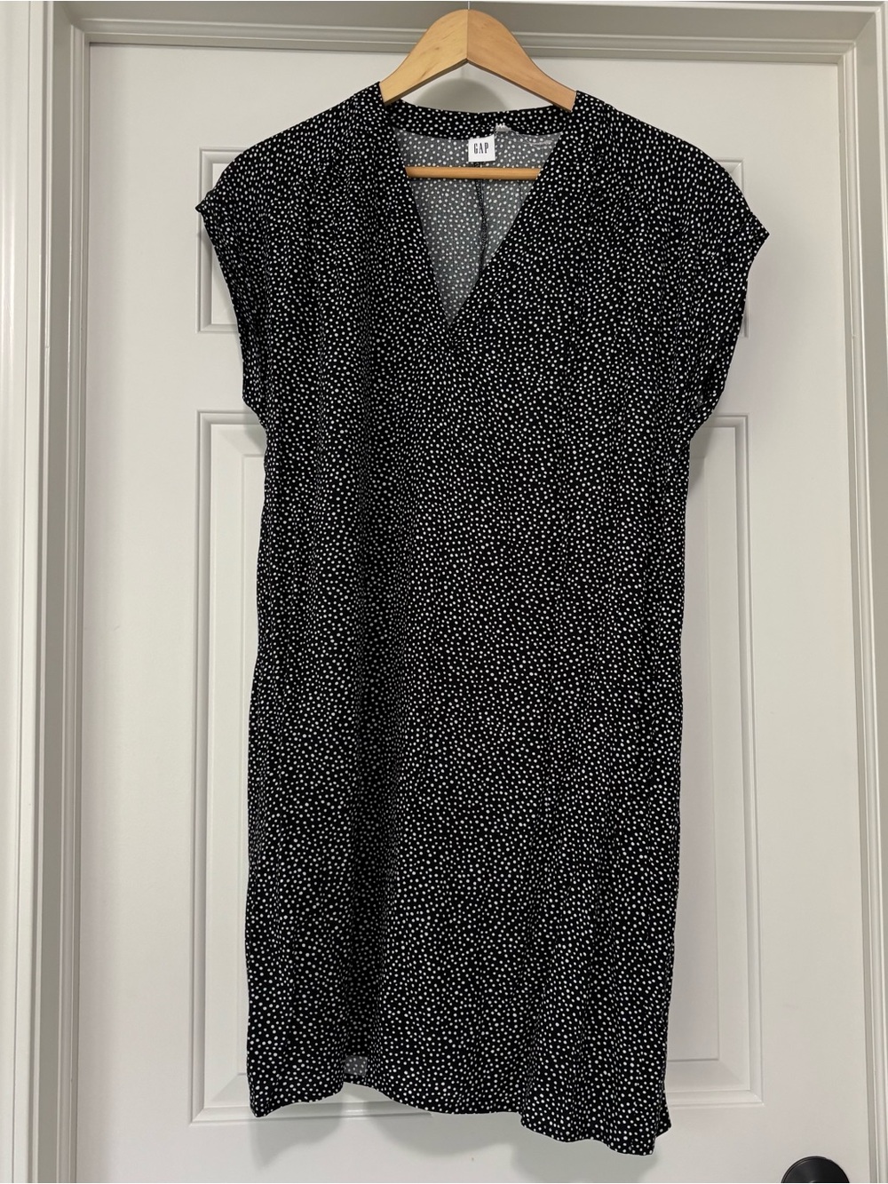 GAP Black & White Polka Dot V-Neck Shift Dress - Size M